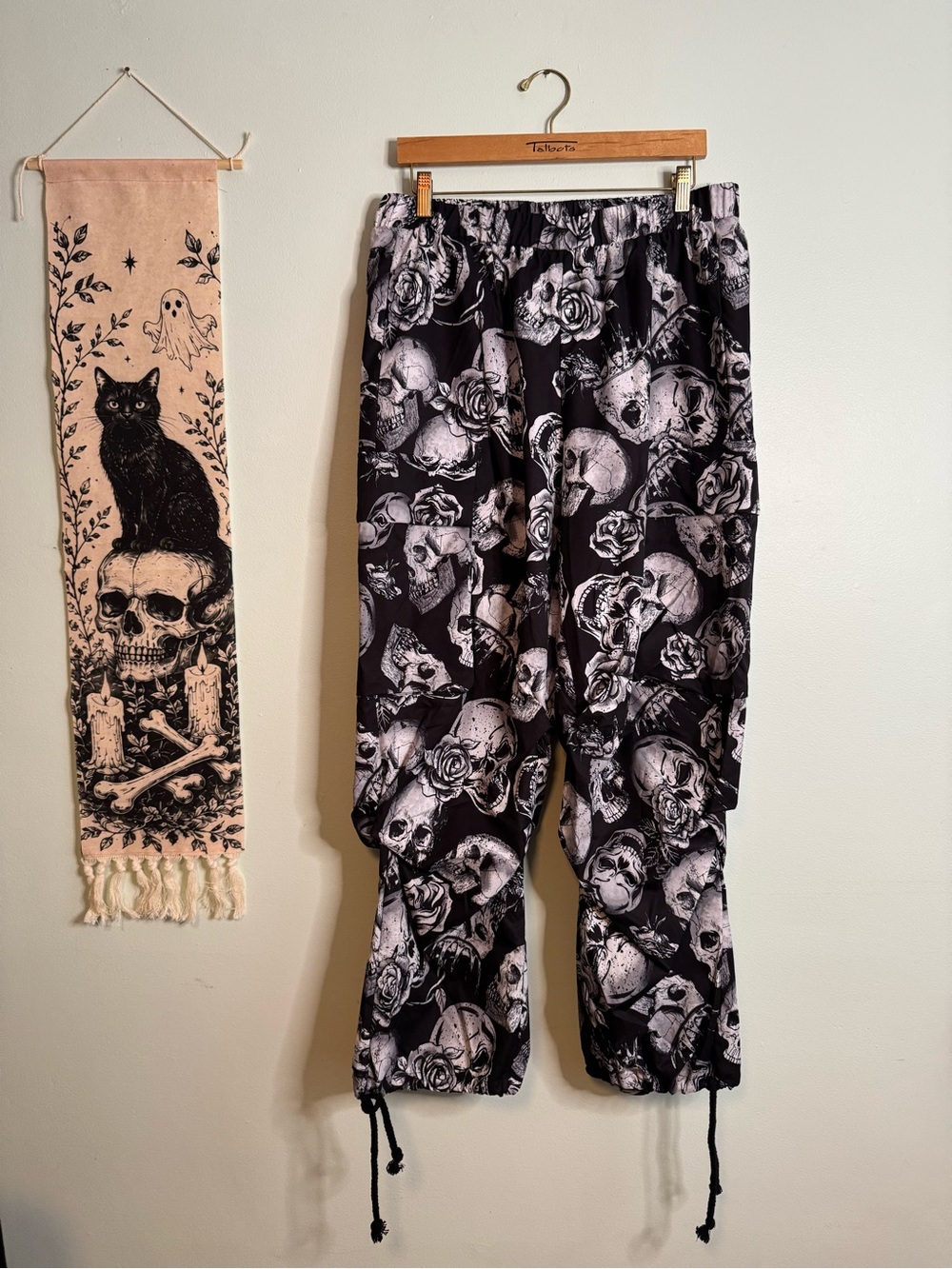 Black Skull & Rose Drawstring Cargo Pants (1XL)